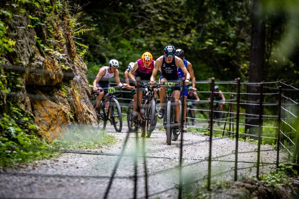 2q2a80052984217611570774716